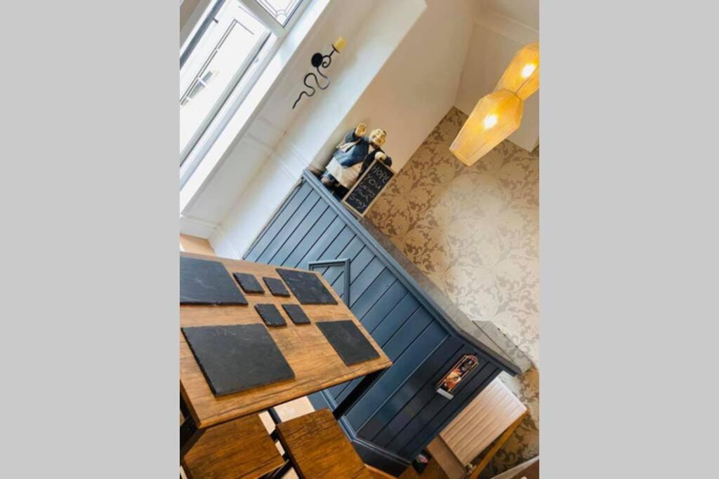 Quigley Buildings - Stylish Entire 2 Bed House Sleeps 5 Wigan - Private Garden - Free Parking - Wifi - Secure Garden Daire Dış mekan fotoğraf